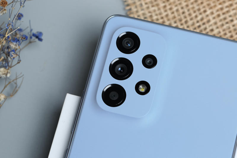Sản phẩm có thiết kế cụm 4 camera ở mặt sau